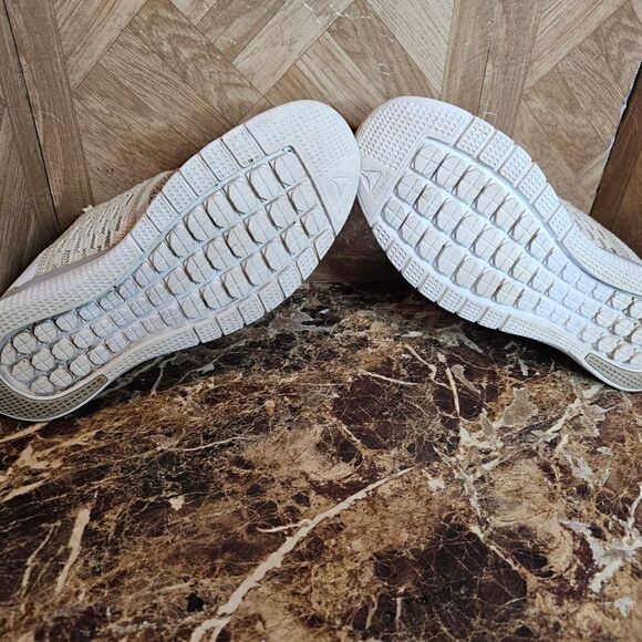 Reebok women's classic running gray shoes size 6.5.     192 - Picture 7 of 11